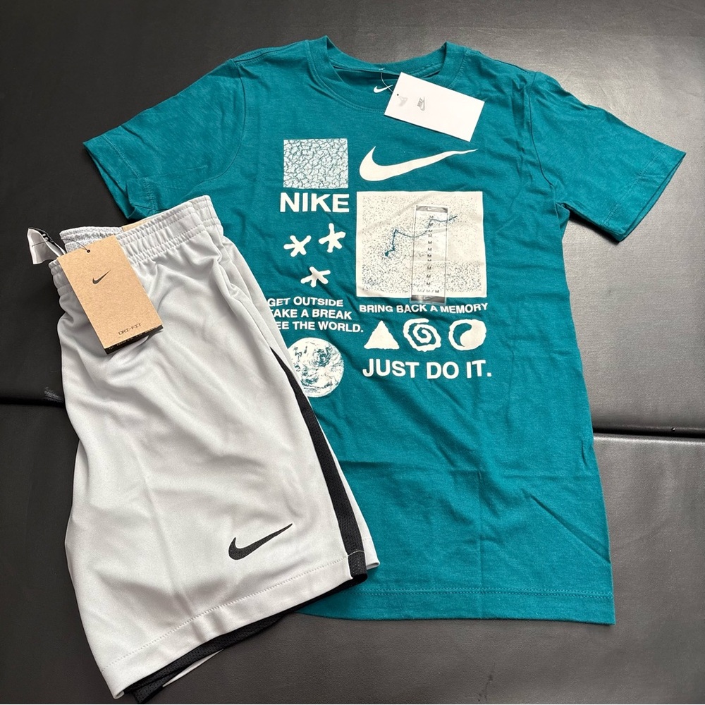 NWT Nike Athletic Set Boys Youth Size Medium